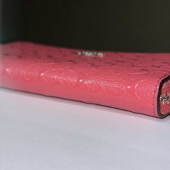 *HTF COLOR* COACH Signature Debossed Patent Leather Accordion Zip Wallet - Picture 8 of 16